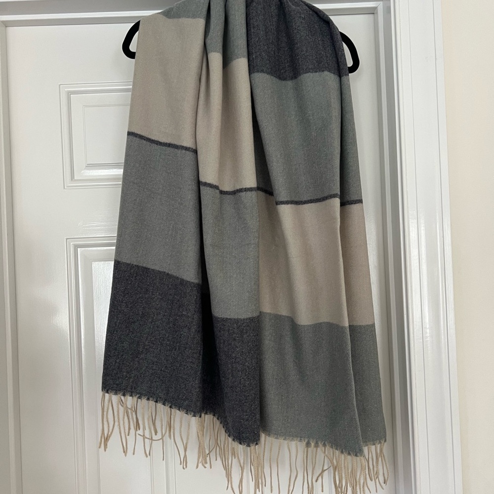 Elegant Gray and Cream shawl/scarf